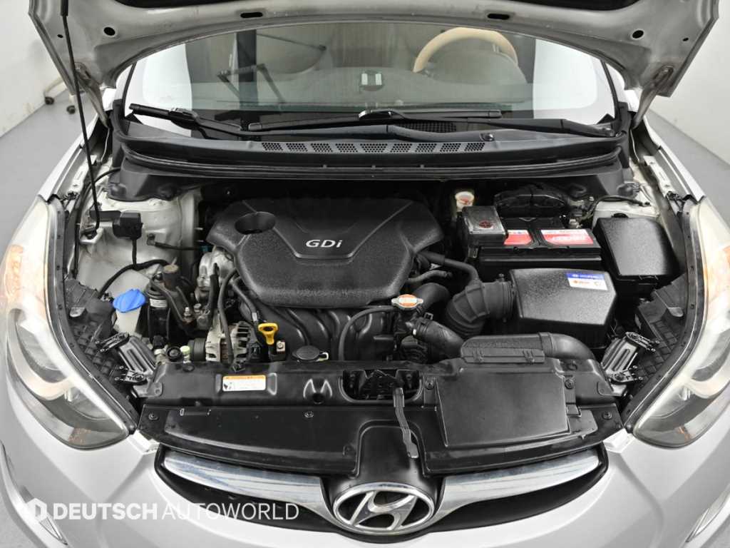 HYUNDAI Avante - Vista 6