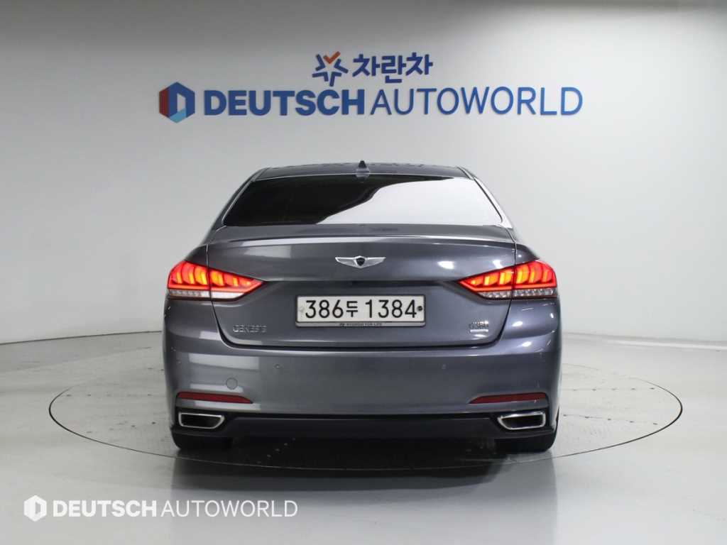 HYUNDAI Genesis - Vista 4