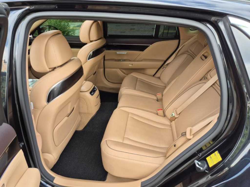 Genesis G90 - Vista 11