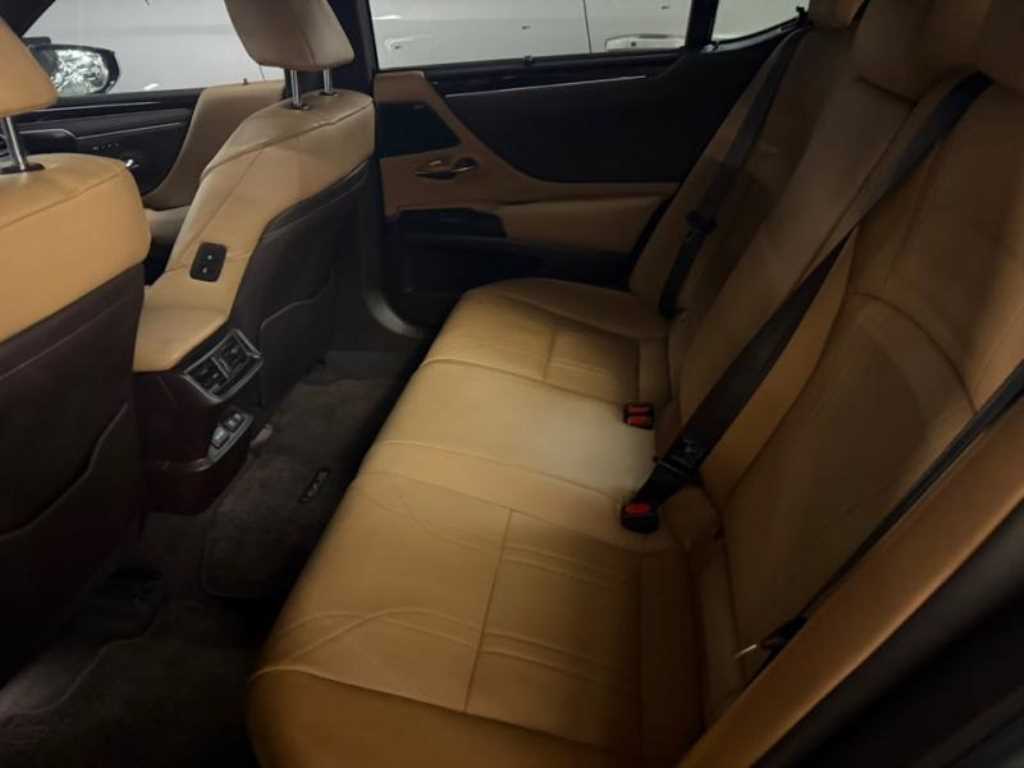Lexus ES - Vista 7