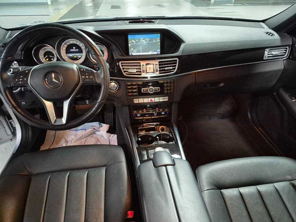Mercedes Benz E class - Vista 6