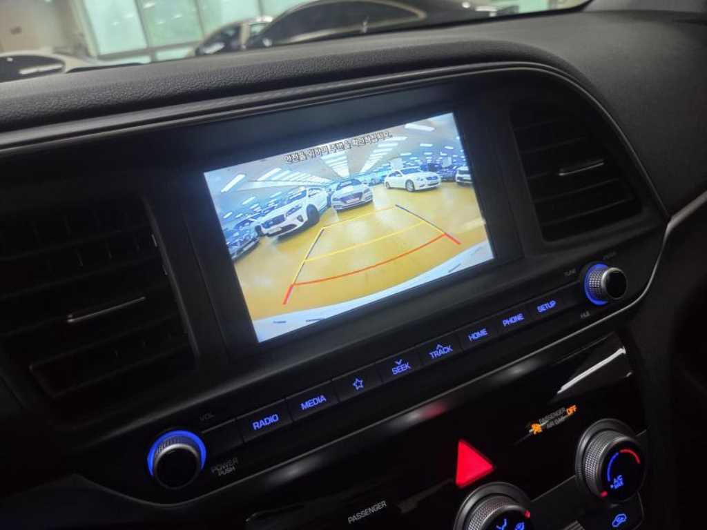 HYUNDAI Avante 2019 Blanco - Importación desde Corea - HF Imports Iquique - Foto 16
