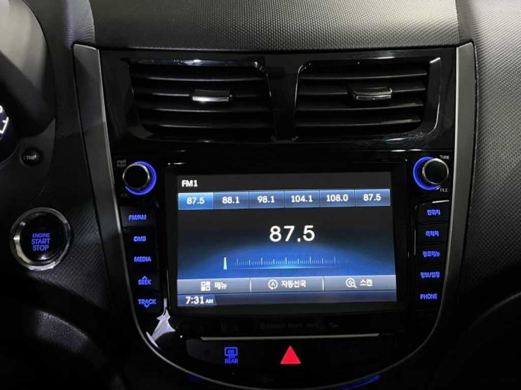 HYUNDAI Accent - Vista 8