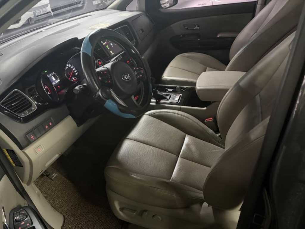 KIA Carnival - Vista 4