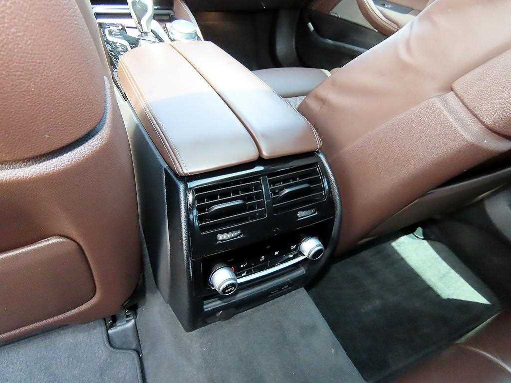 BMW 5 Series 2021 Negro - Importación desde Corea - HF Imports Iquique - Foto 16