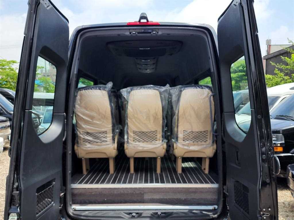 Mercedes Benz Sprinter 2025 Negro - Importación desde Corea - HF Imports Iquique - Foto 13