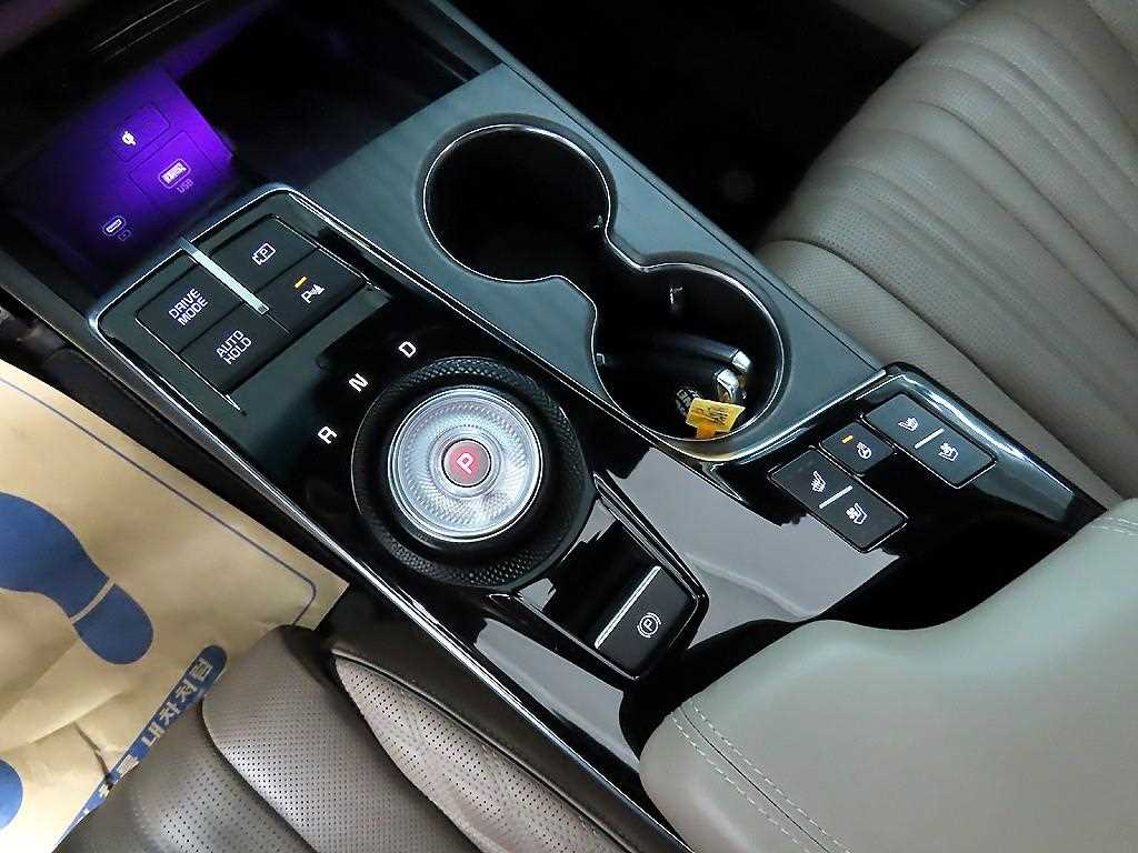 KIA K8 - Vista 10