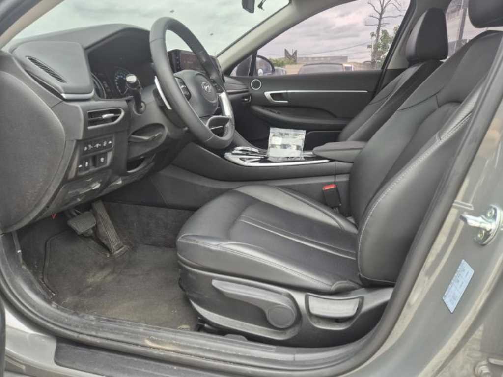HYUNDAI Sonata - Vista 8