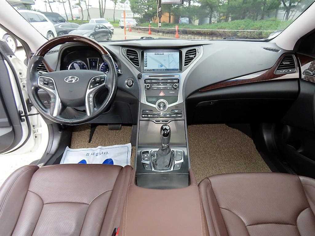HYUNDAI Grandeur - Vista 7