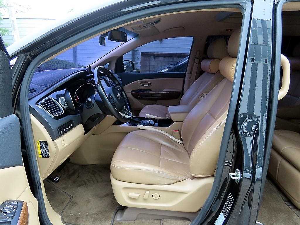 KIA Carnival - Vista 5