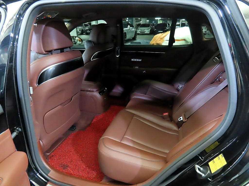 Genesis G90 - Vista 7
