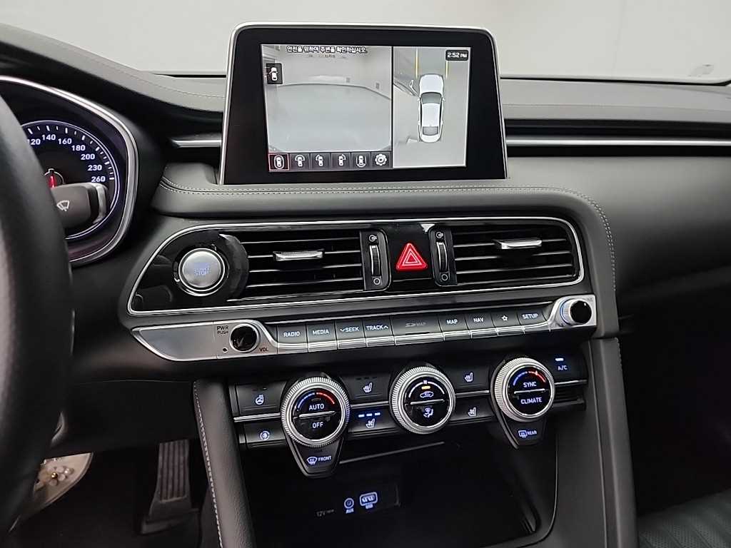 Genesis G70 - Vista 10