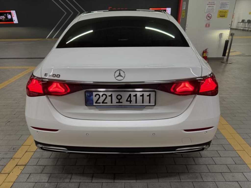 Mercedes Benz E class - Vista 4