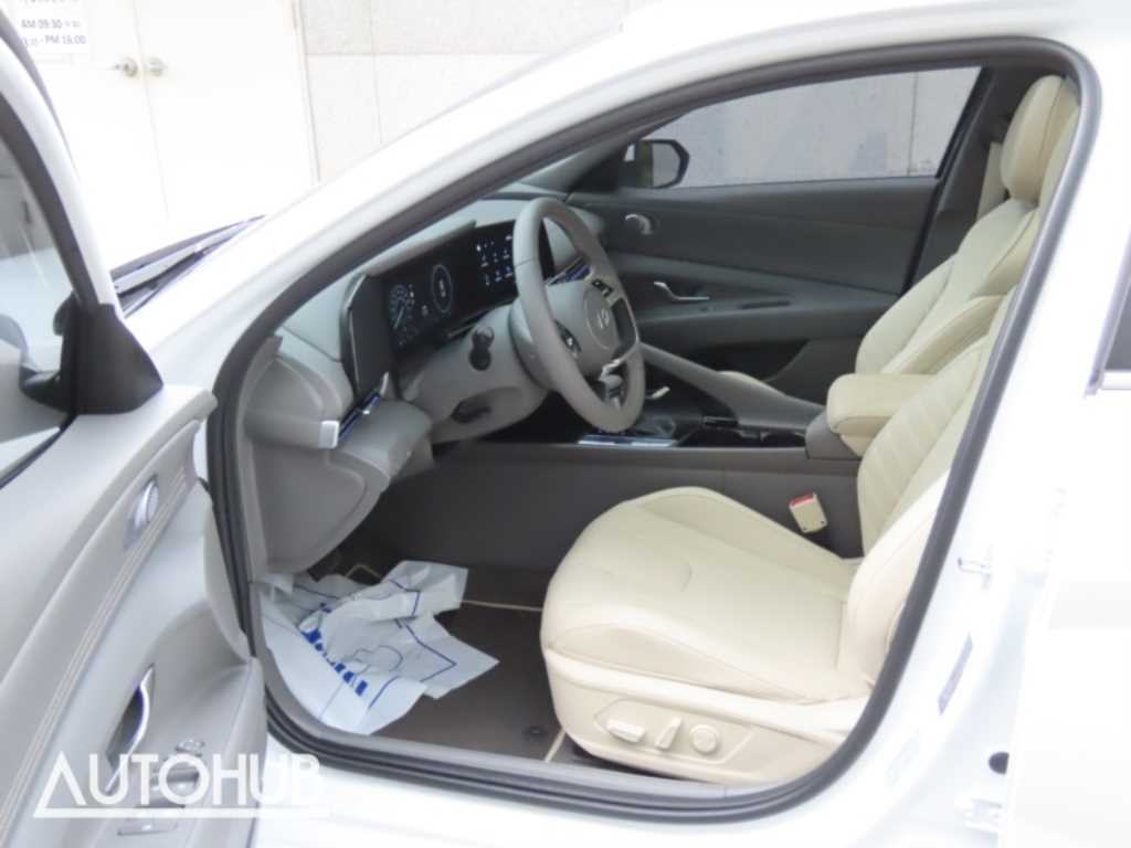 HYUNDAI Avante - Vista 12