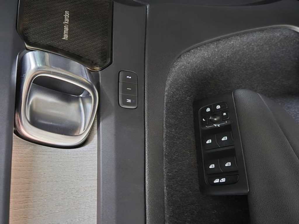 Volvo XC40 - Vista 8
