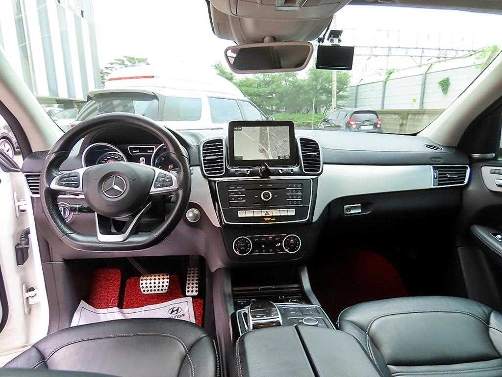 Mercedes Benz GLE Class - Vista 7