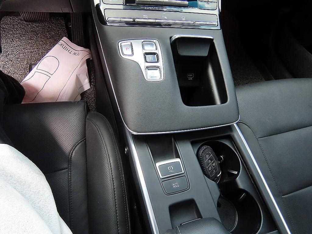 HYUNDAI Grandeur - Vista 10
