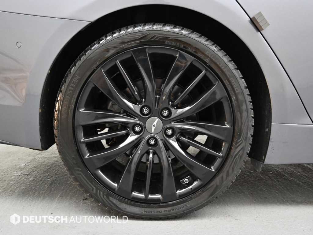 HYUNDAI Genesis - Vista 5