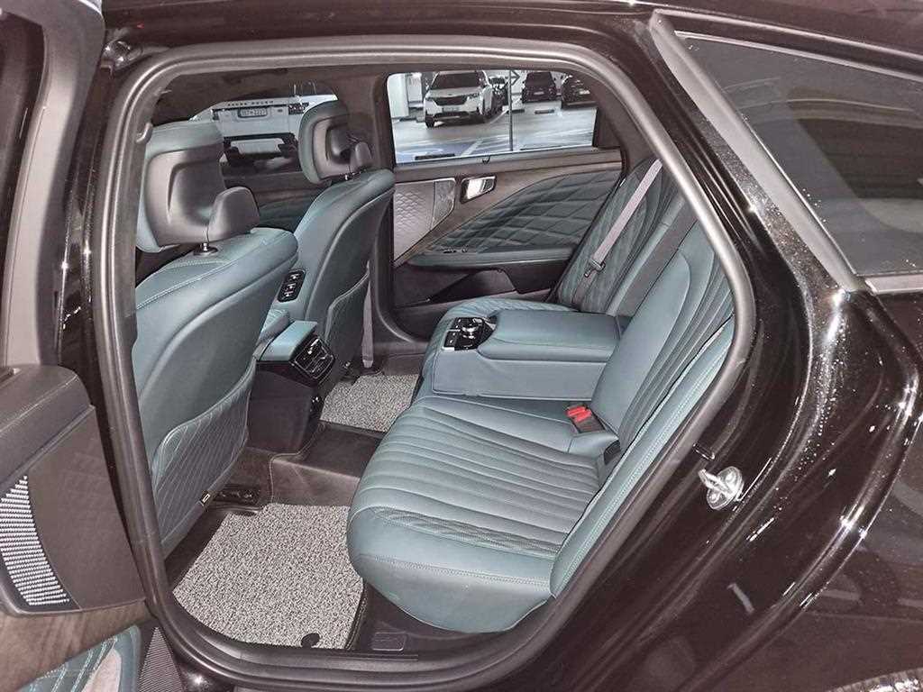 KIA K8 - Vista 7