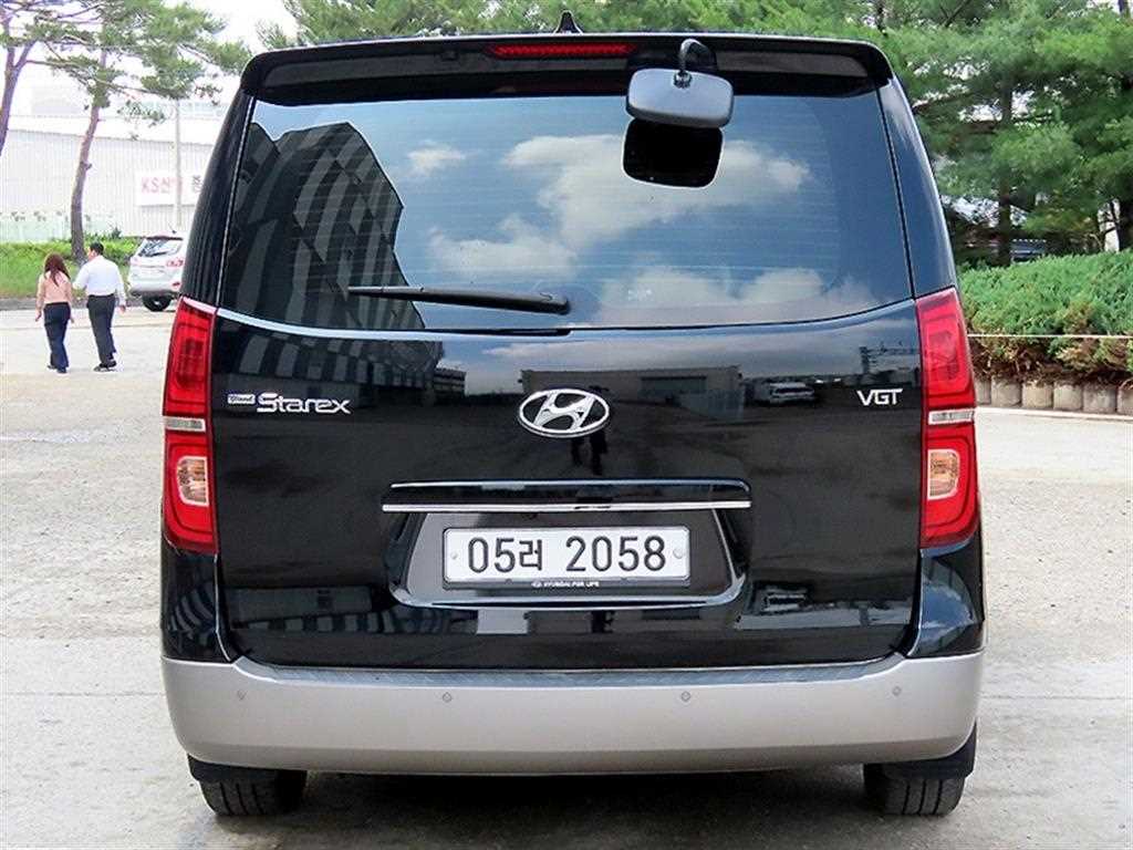HYUNDAI Starex - Vista 4