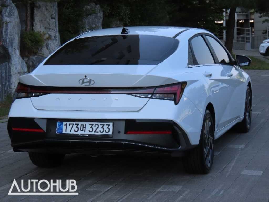 HYUNDAI Avante - Vista 3