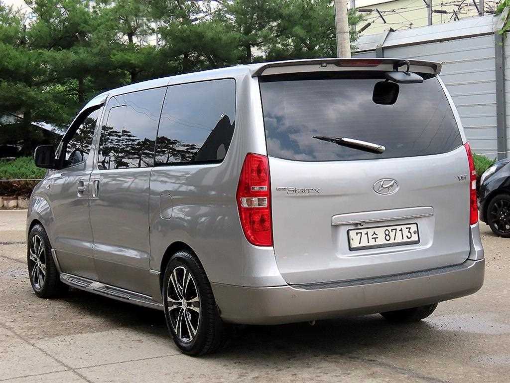 HYUNDAI Starex - Vista 3