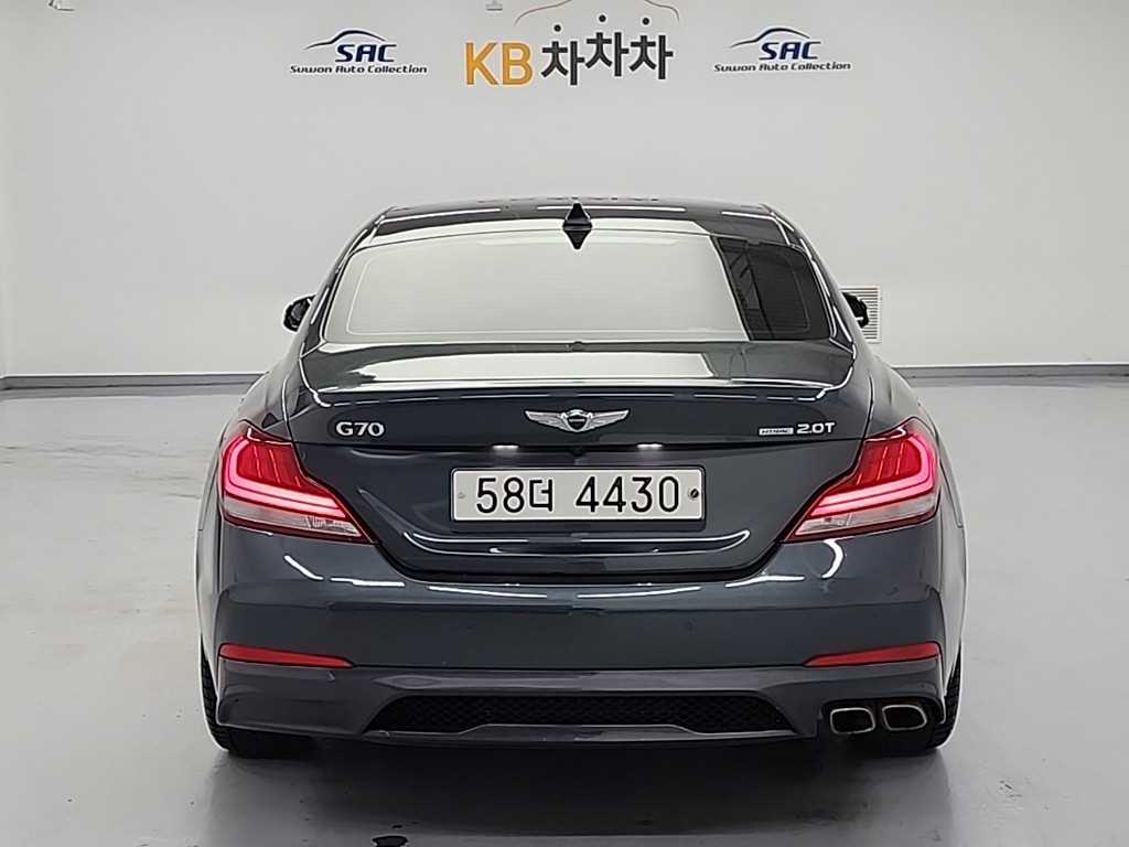 Genesis G70 - Vista 3