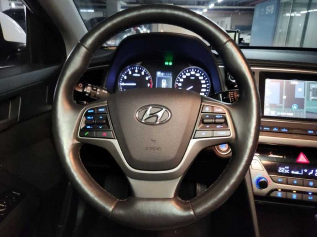 HYUNDAI Avante - Vista 11