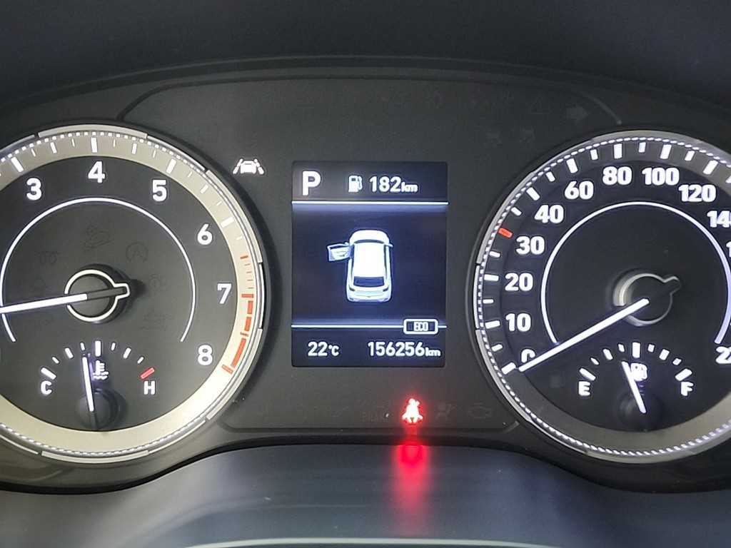 HYUNDAI Venue - Vista 6
