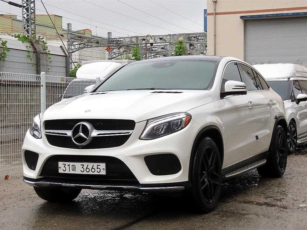 Mercedes Benz GLE Class - Vista 2