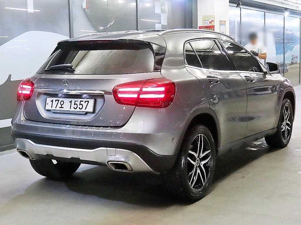 Mercedes Benz GLA Class - Vista 4