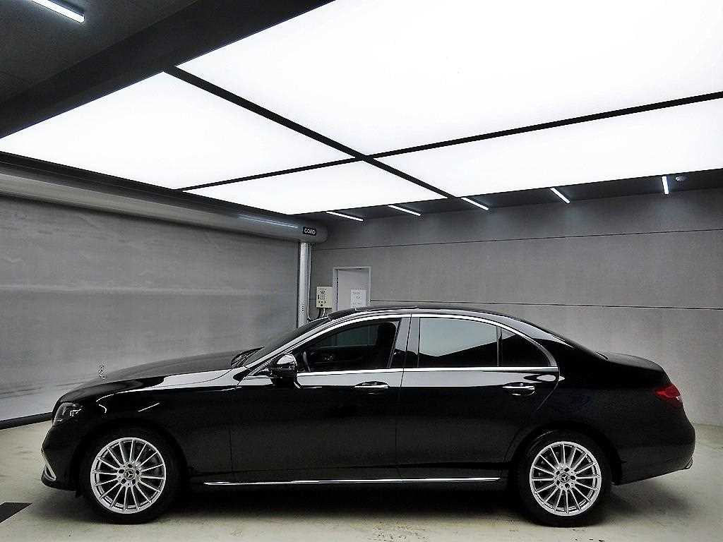 Mercedes Benz E class - Vista 4