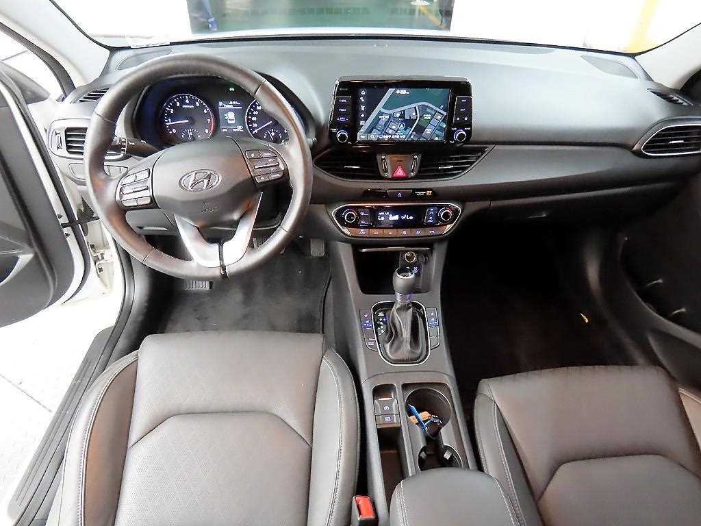 HYUNDAI i30 - Vista 7
