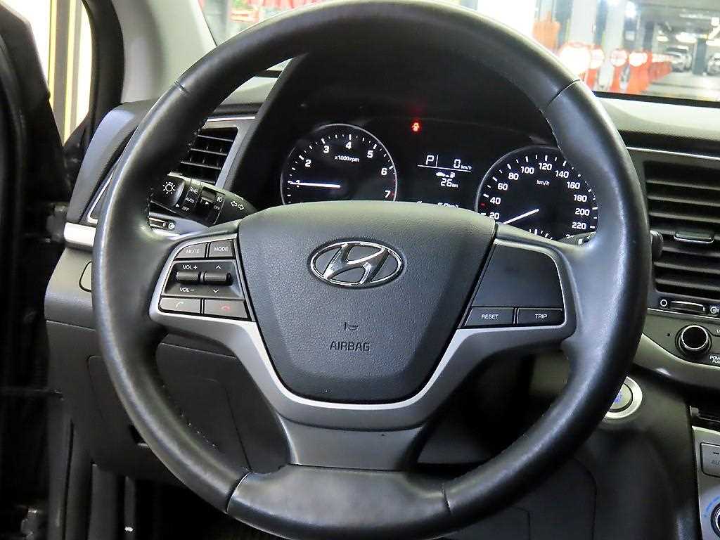 HYUNDAI Avante - Vista 8