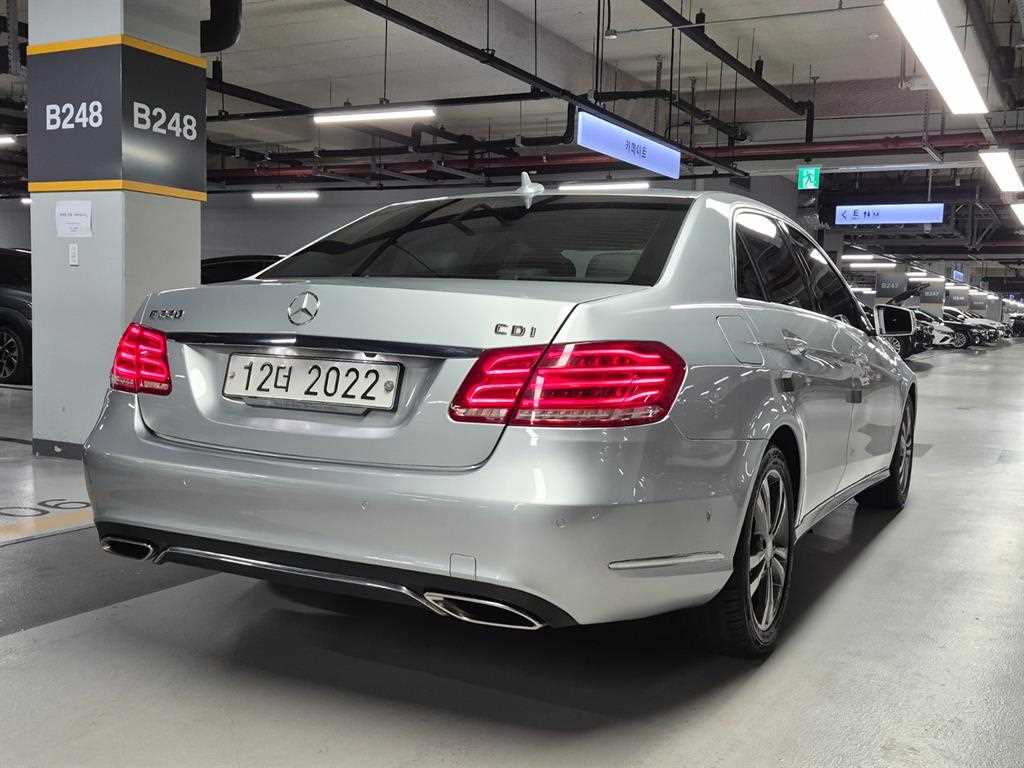 Mercedes Benz E class - Vista 3