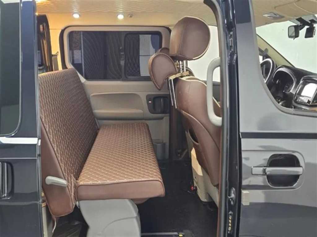 HYUNDAI Starex - Vista 9