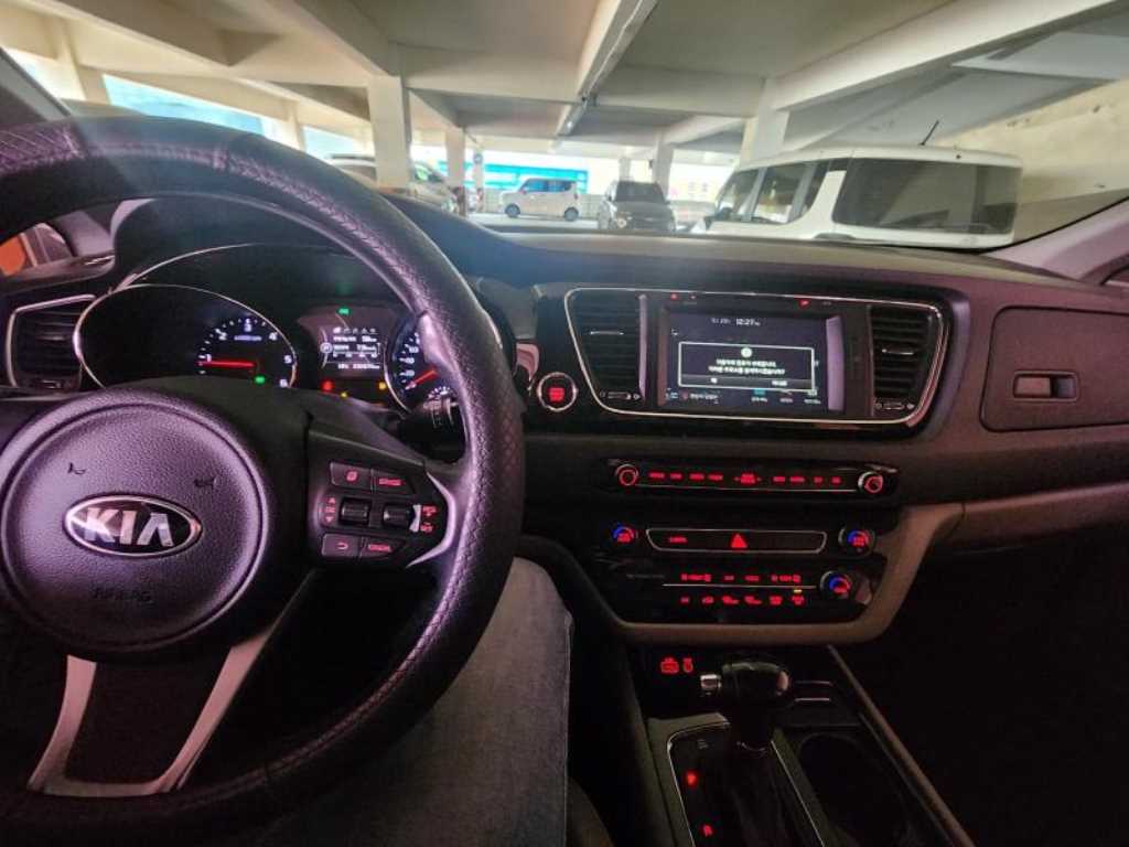 KIA Carnival - Vista 6