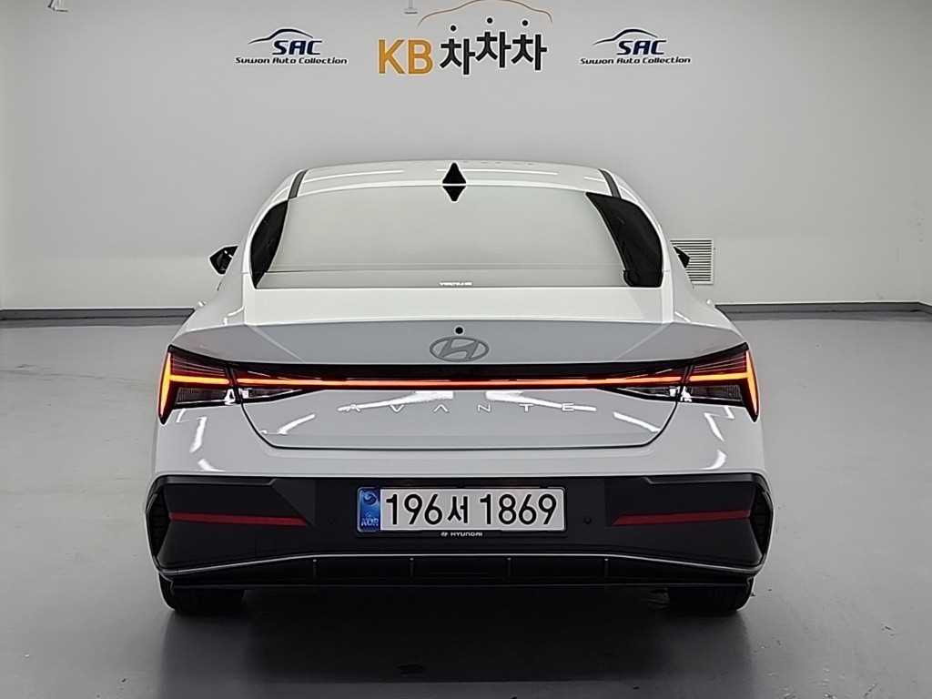 HYUNDAI Avante - Vista 3
