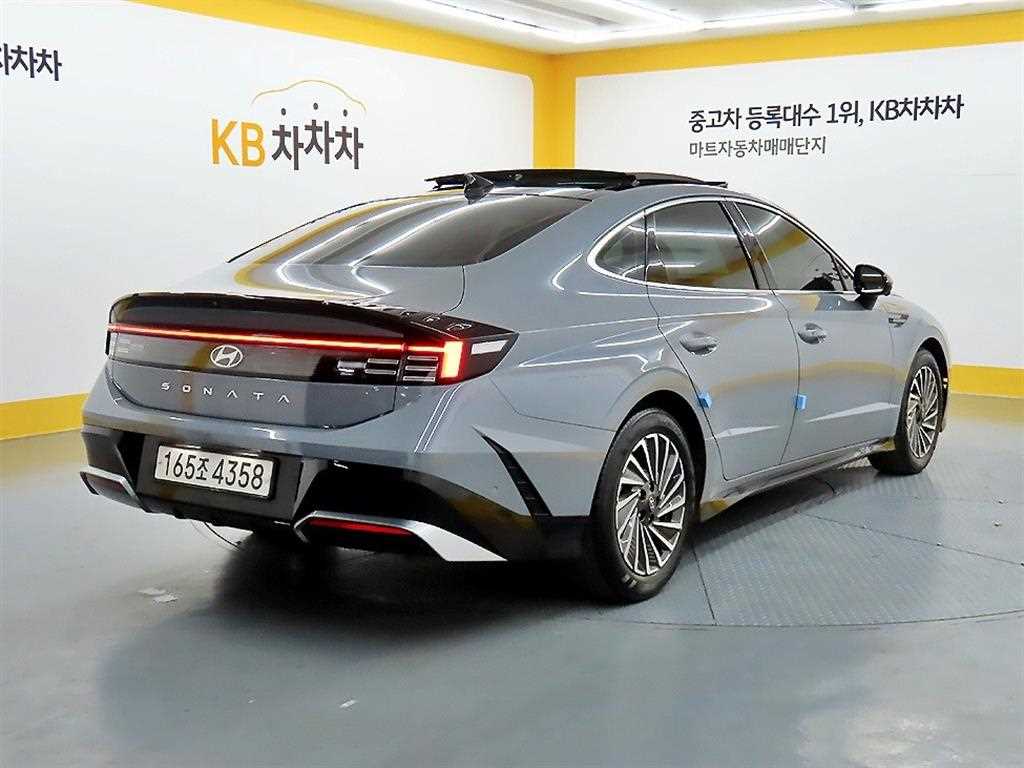 HYUNDAI Sonata - Vista 4
