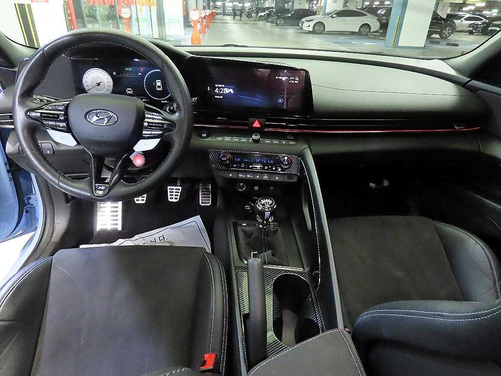 HYUNDAI Avante - Vista 10
