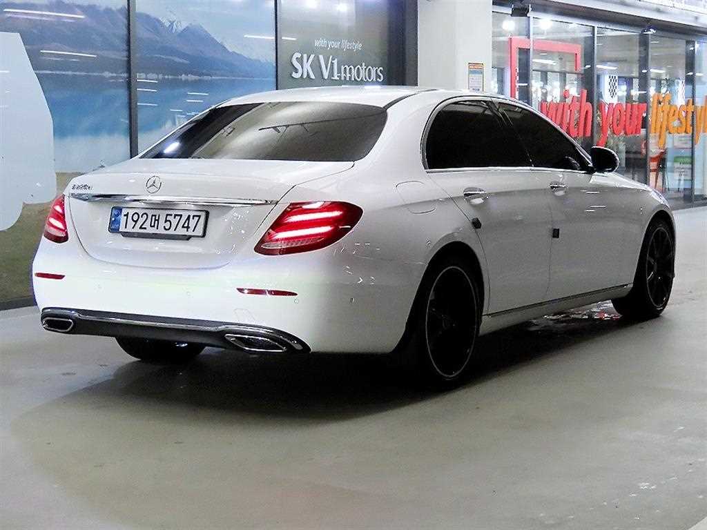 Mercedes Benz E class - Vista 4