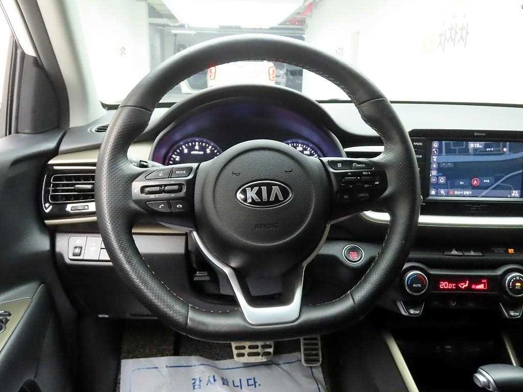 KIA Stonic - Vista 8