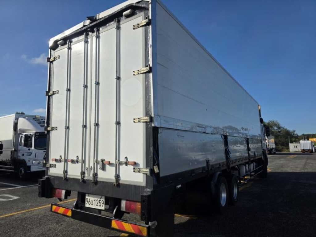 medium and large cargo truck - Vista 4