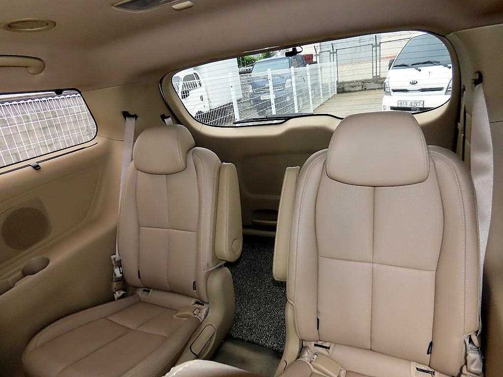 KIA Carnival - Vista 7