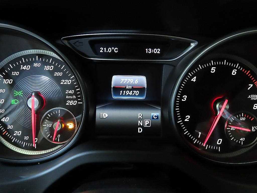 Mercedes Benz GLA Class - Vista 9