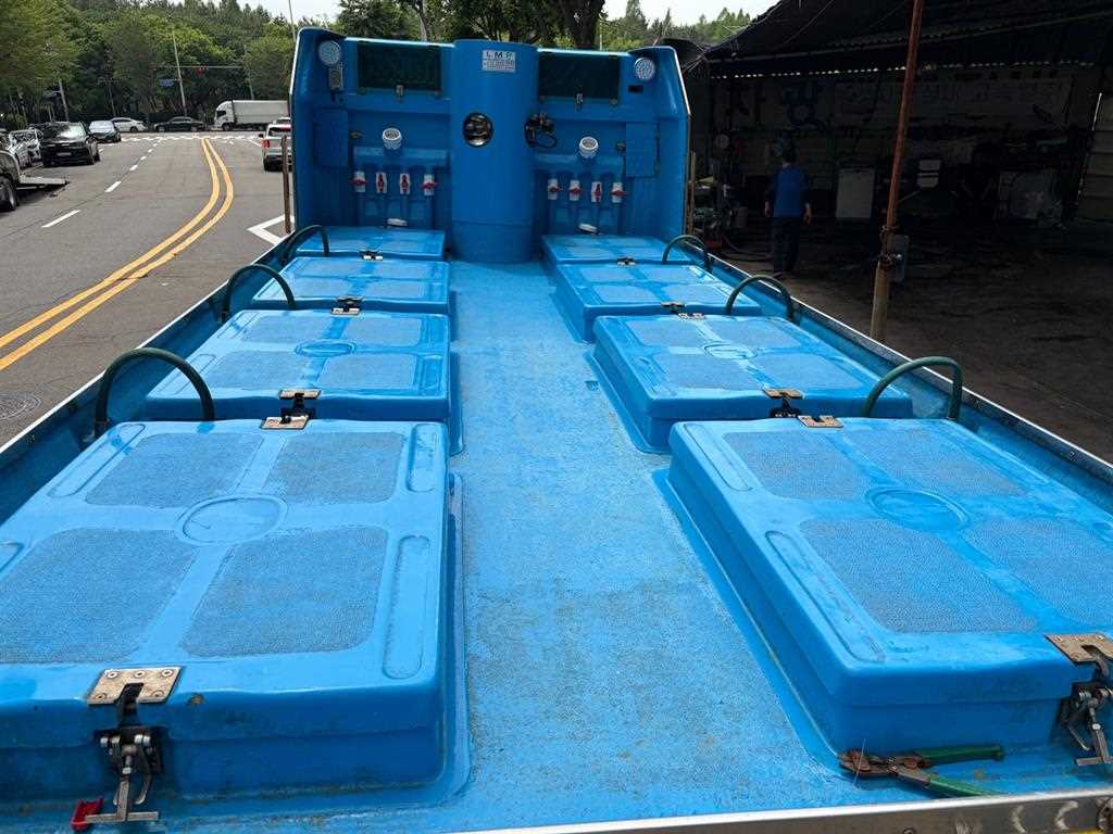 medium and large cargo Live Fish Car - Vista 4