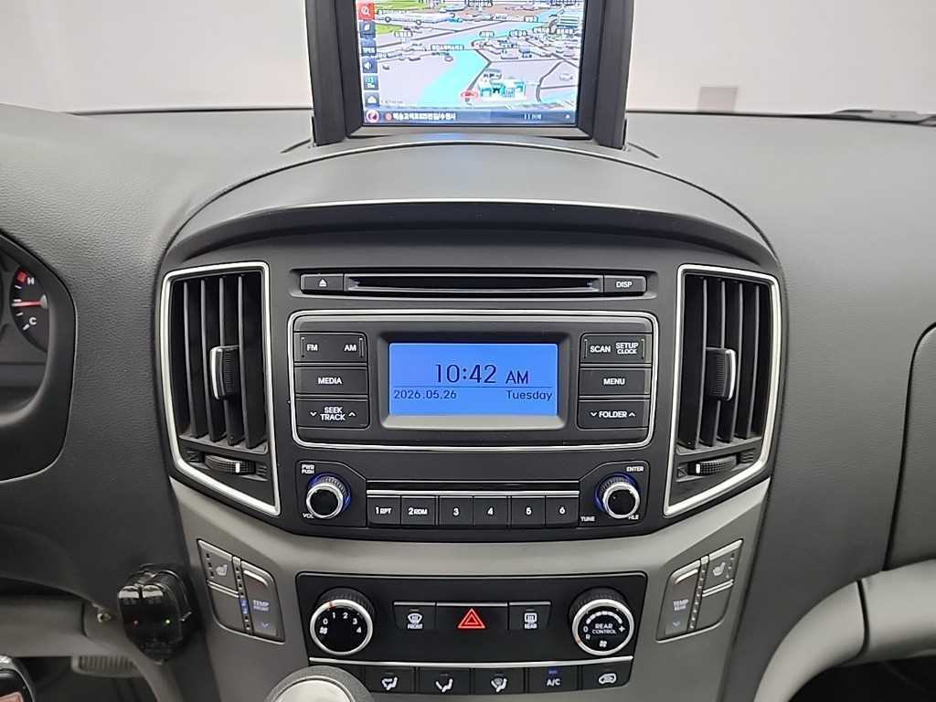 HYUNDAI Starex - Vista 10