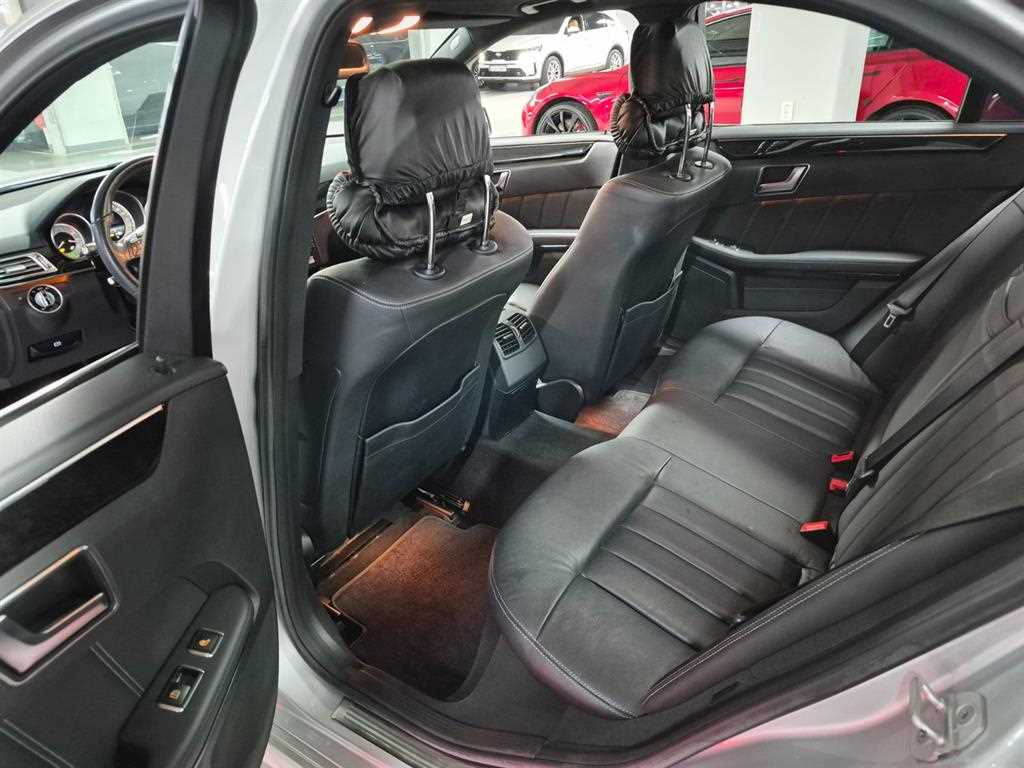 Mercedes Benz E class - Vista 8