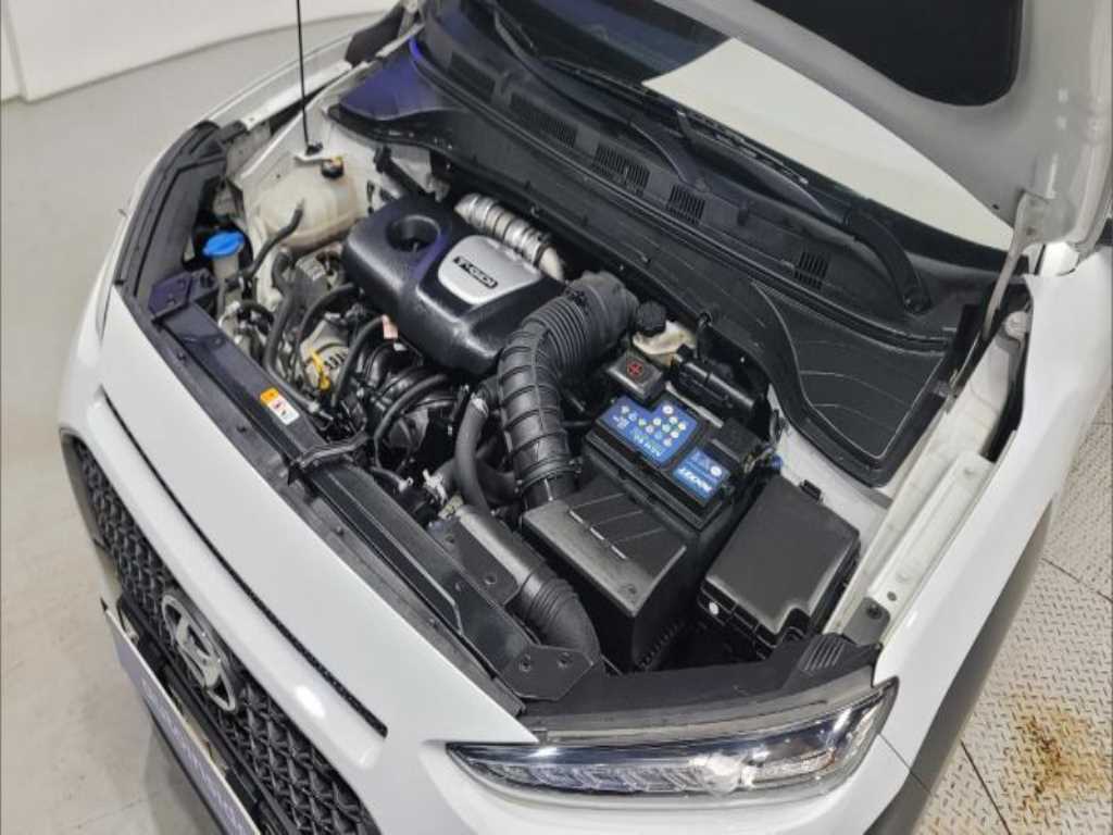 HYUNDAI Kona - Vista 7