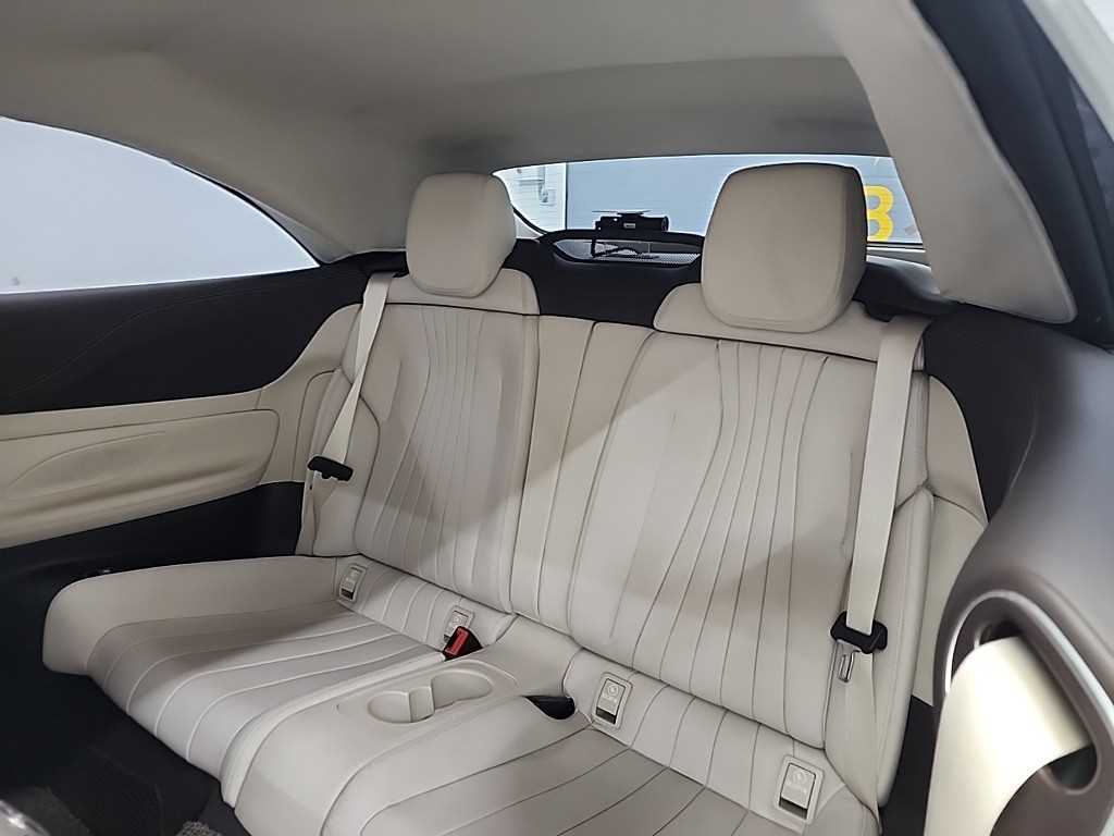 Mercedes Benz E class - Vista 12
